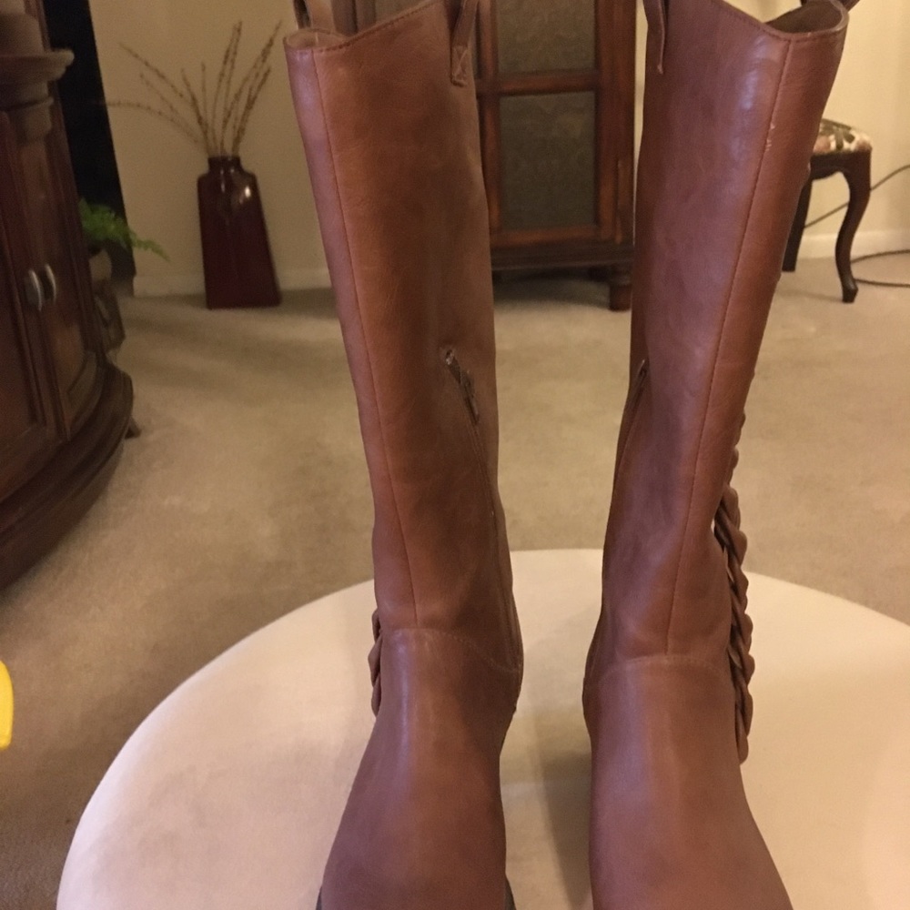 Knee high brown boot w/braided trim. Unlisted Size 6.5 med man made materials